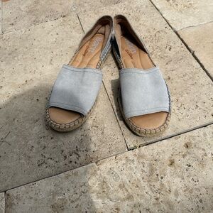 Born Drilles, size 7, NWOT Light Gray Suede Espadrille Slide - Women's